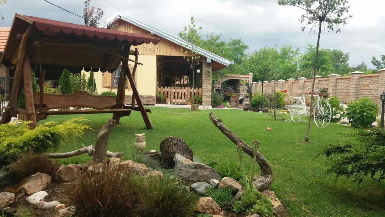 Rita Apartman & Studio Zrenjanin Exteriör bild