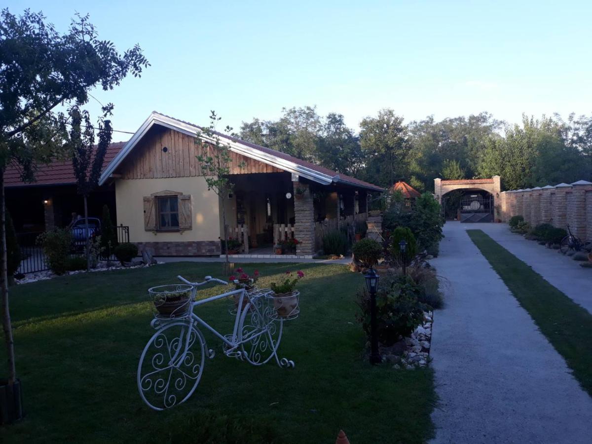 Rita Apartman & Studio Zrenjanin Exteriör bild